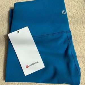 Brand new Lululemon Wunder Train HR Tight 28” in Capri Size 8